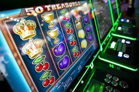 Filipino player selecting a reel game from the slots8 mobile catalogue